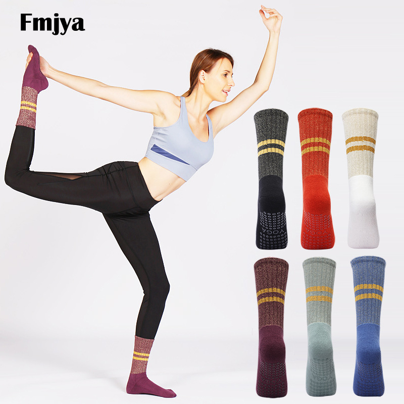 Grip Sock Yoga - ถุงเท้าโยคะพร้อม Grips ลื่นกลางลูกวัว Golden Silver Silk