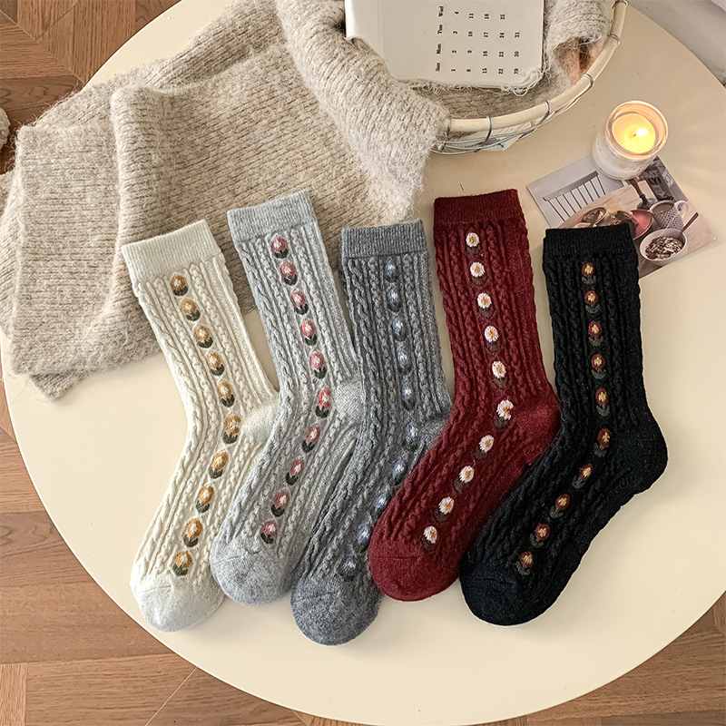 ถุงเท้าขนสัตว์ลายดอกไม้สไตล์เก - Boot Sock Slouchy บทวิจารณ์และราคา